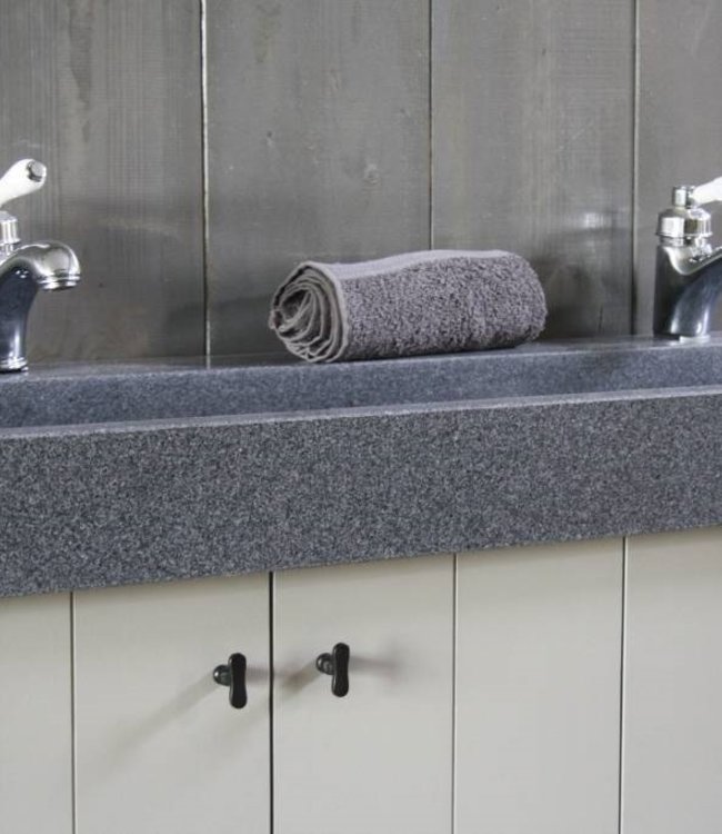 Rene Houtman Granieten wastafel 140 cm met 2 kraangaten