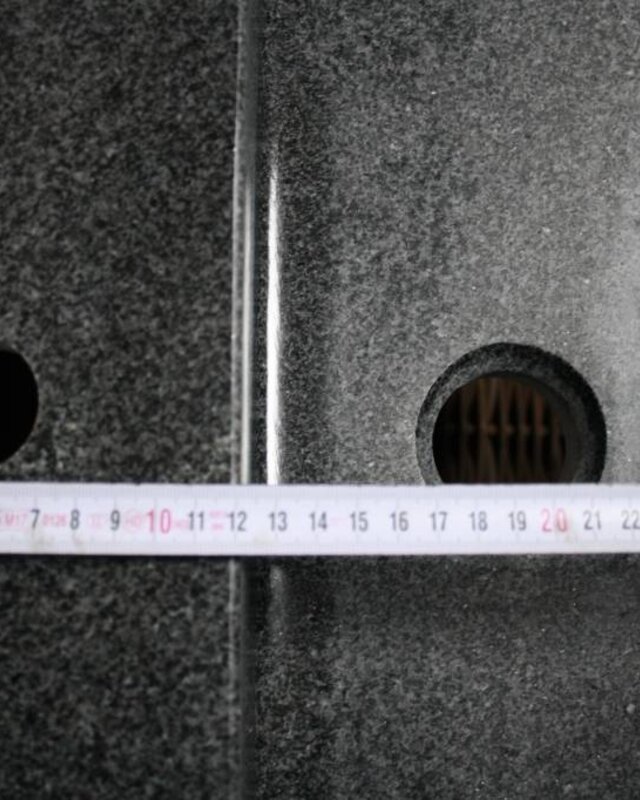 Rene Houtman Granieten wastafel 140 cm met 2 kraangaten