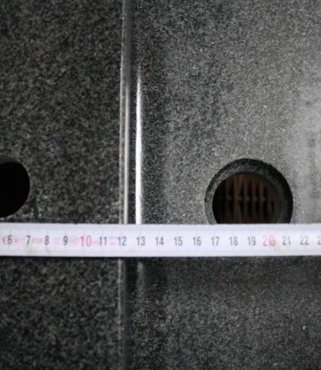 Rene Houtman Granieten wastafel 140 cm met 2 kraangaten