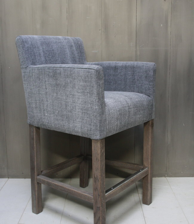 Rene Houtman Barstoel Cassan kiss stof met grijze houten poten