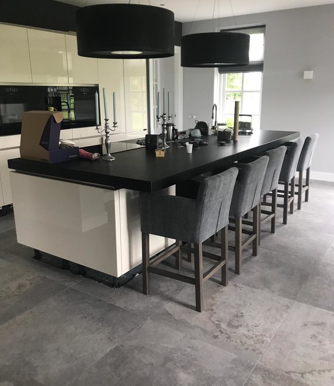 Rene Houtman Barstoel Cassan kiss stof met grijze houten poten