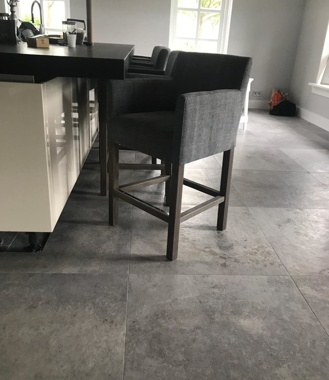 Rene Houtman Barstoel Cassan kiss stof met grijze houten poten