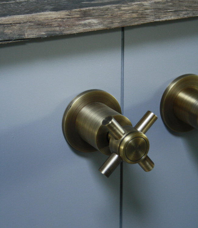 Rene Houtman Balencia Muurkraan inbouw wastafelkraan messing geborsteld