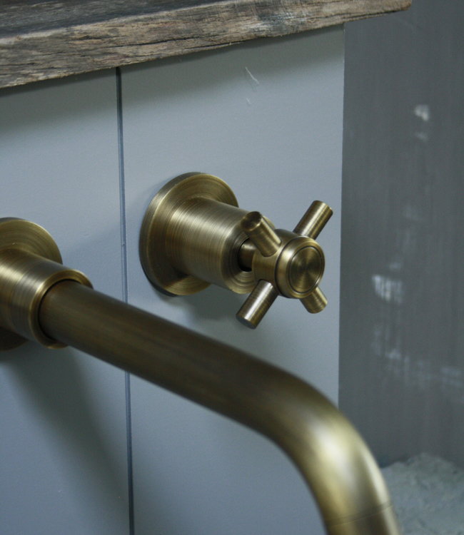 Rene Houtman Balencia Muurkraan inbouw wastafelkraan messing geborsteld