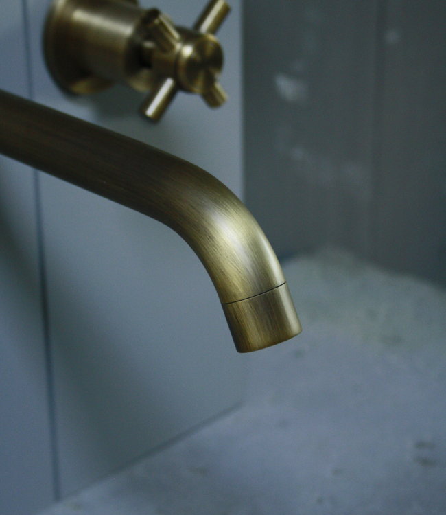 Rene Houtman Balencia Muurkraan inbouw wastafelkraan messing geborsteld