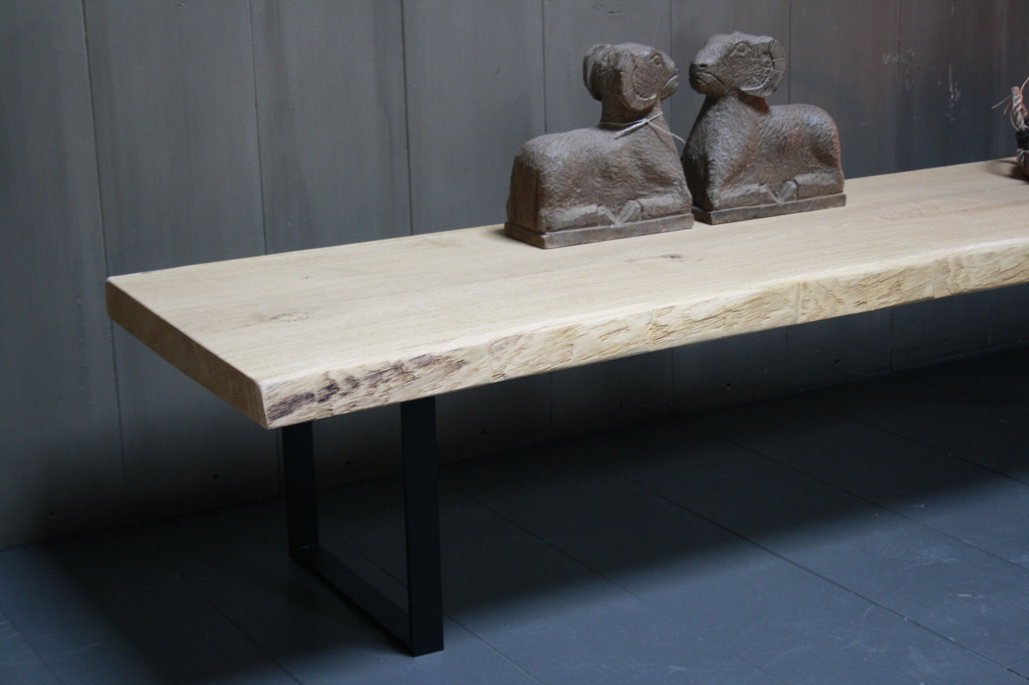 Rene Houtman Eikenhouten salontafel met ijzeren onderstel 250 cm