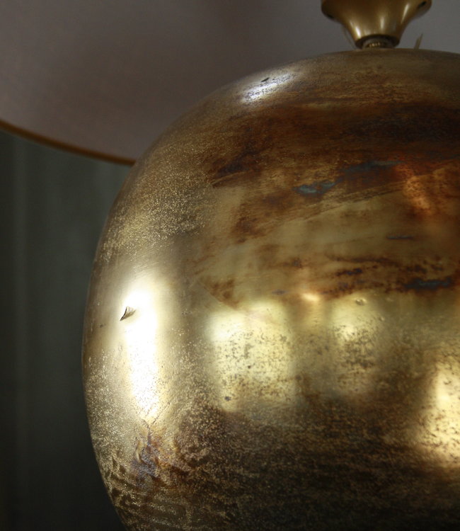 Rene Houtman Goudkleurige tafellamp met warmkleurige kap 55 cm