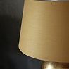 Rene Houtman Goudkleurige tafellamp met warmkleurige kap 55 cm Rene Houtman Goudkleurige tafellamp met warmkleurige kap 55 cm