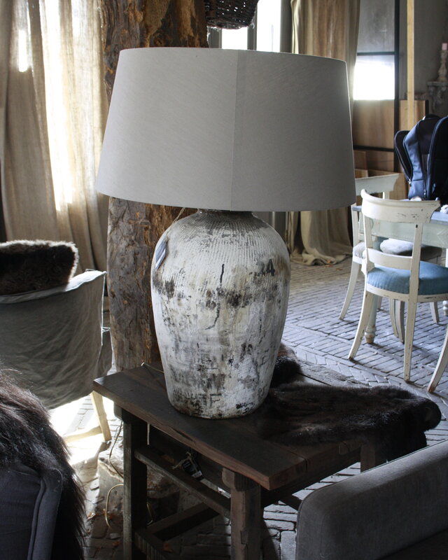 Rene Houtman Kruiklamp oude rijstwijnpot + kap 83 cm