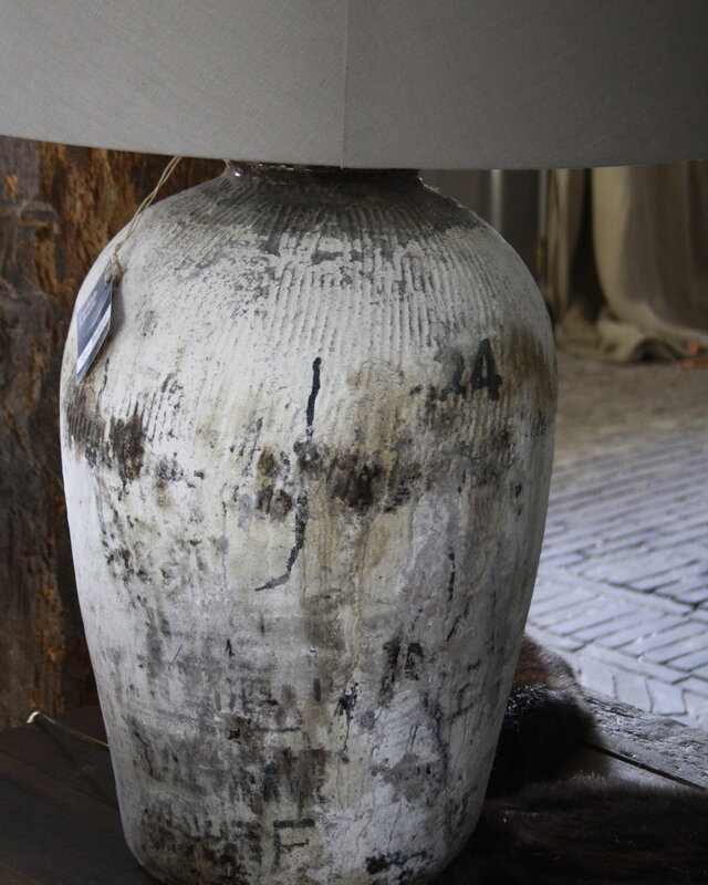 Rene Houtman Kruiklamp oude rijstwijnpot + kap 83 cm