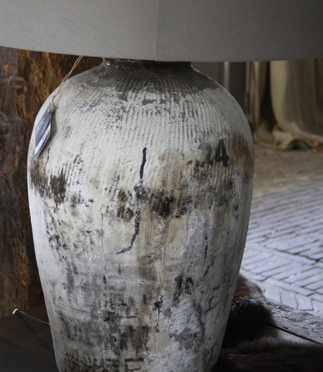 Rene Houtman Kruiklamp oude rijstwijnpot + kap 83 cm