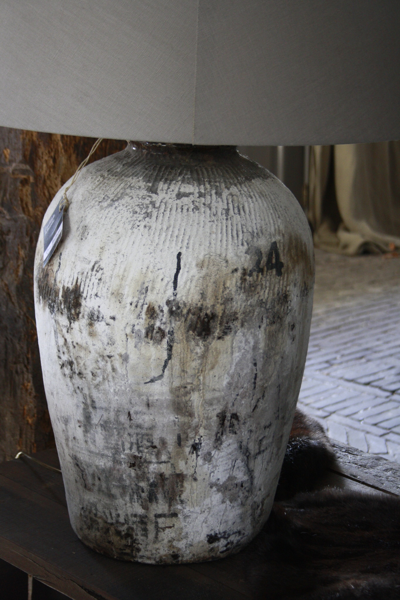 Rene Houtman Kruiklamp oude rijstwijnpot + kap 83 cm