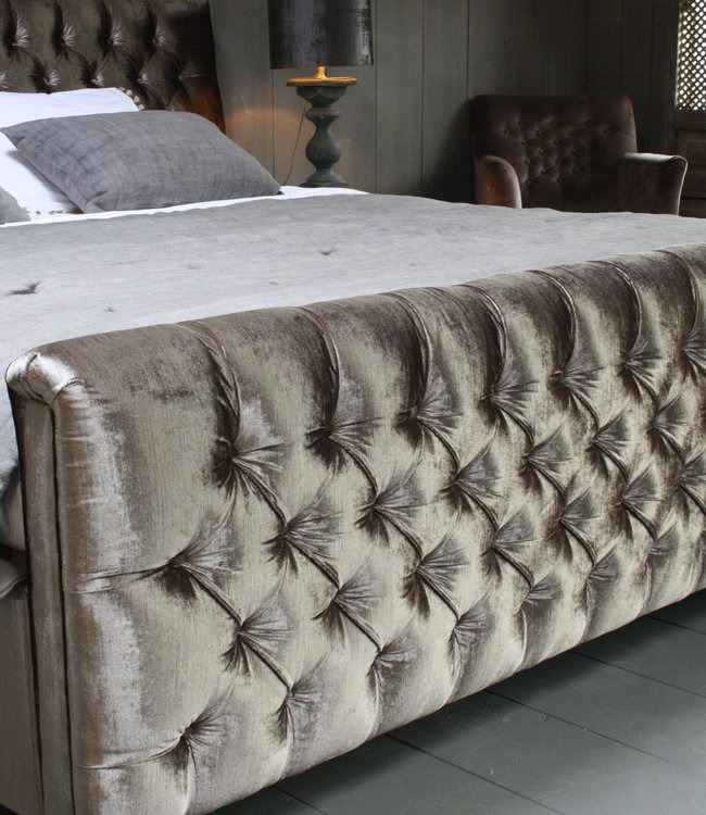 Rene Houtman Darlton Deluxe Ledikant Gecapitonneerd Velvet Light