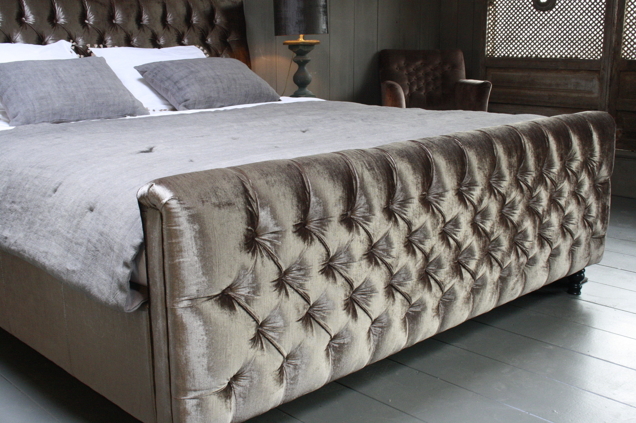 Rene Houtman Darlton Deluxe Ledikant Gecapitonneerd Velvet Light
