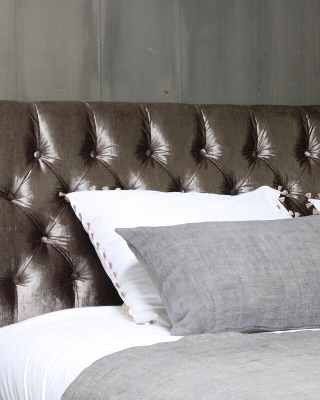 Rene Houtman Darlton Deluxe Ledikant Gecapitonneerd Velvet Light
