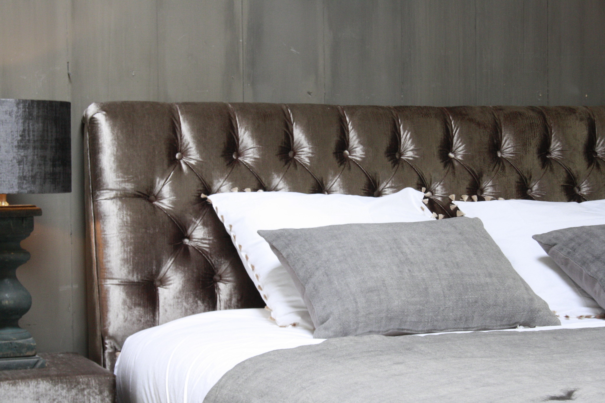 Rene Houtman Darlton Deluxe Ledikant Gecapitonneerd Velvet Light
