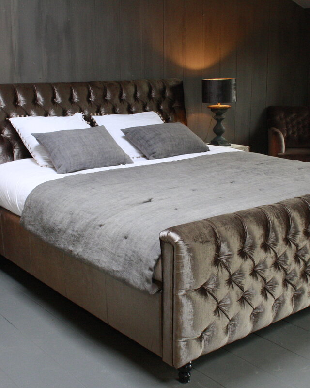Rene Houtman Darlton Deluxe Ledikant Gecapitonneerd Velvet Light