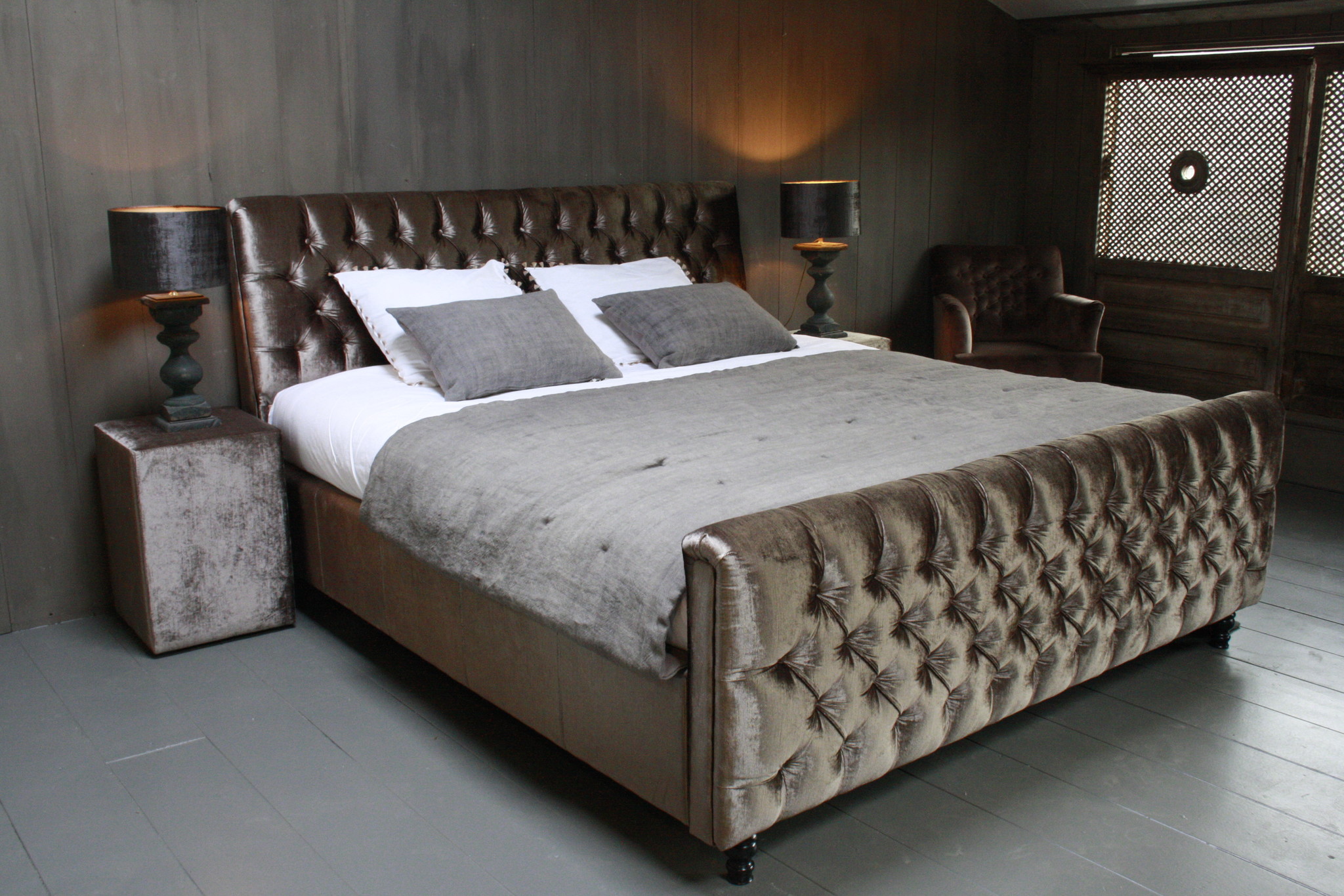 Rene Houtman Darlton Deluxe Ledikant Gecapitonneerd Velvet Light