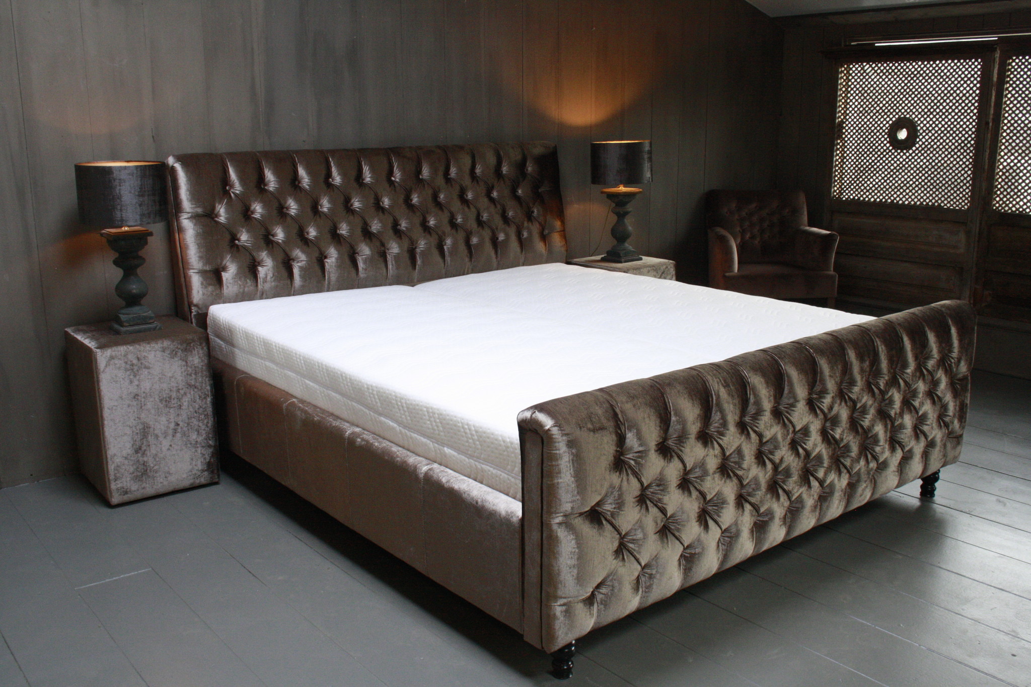 Rene Houtman Darlton Deluxe Ledikant Gecapitonneerd Velvet Light