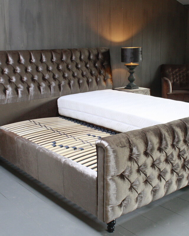 Rene Houtman Darlton Deluxe Ledikant Gecapitonneerd Velvet Light
