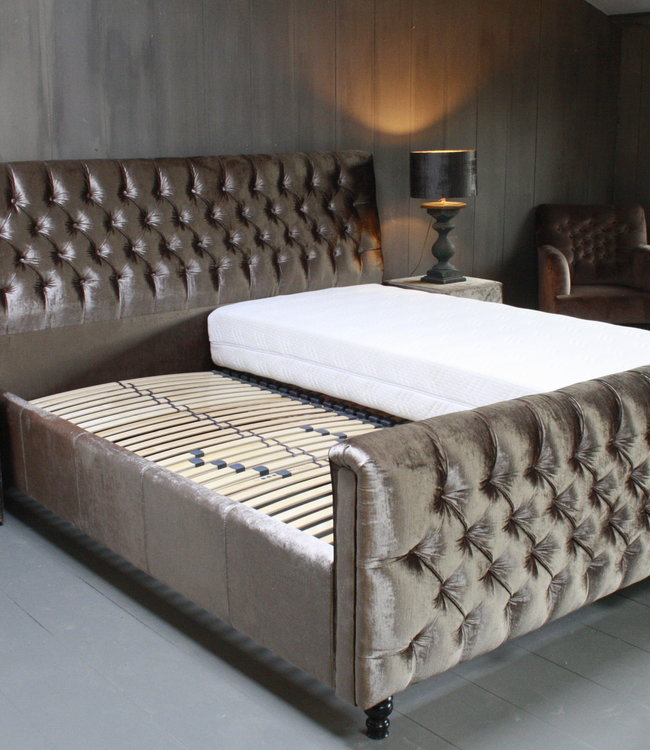 Rene Houtman Darlton Deluxe Ledikant Gecapitonneerd Velvet Light