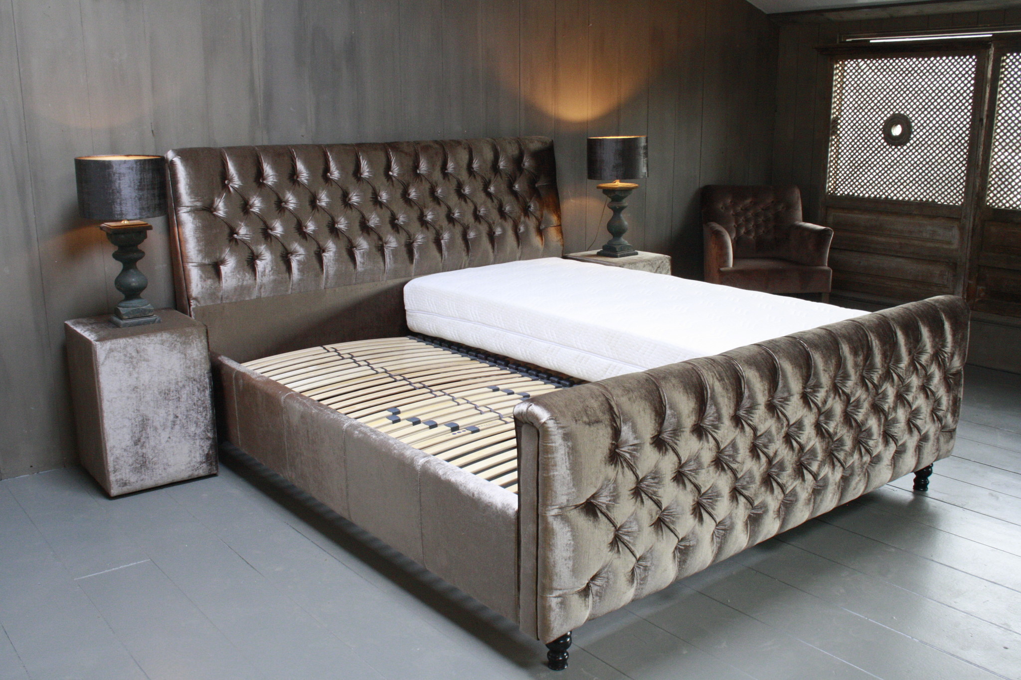 Rene Houtman Darlton Deluxe Ledikant Gecapitonneerd Velvet Light