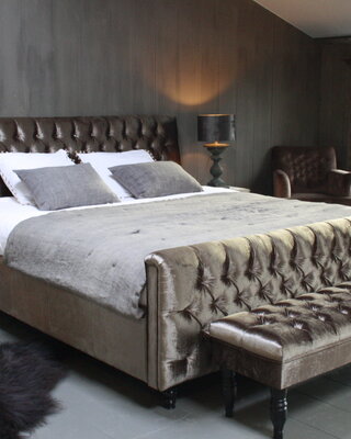Rene Houtman Darlton Deluxe Ledikant Gecapitonneerd Velvet Light