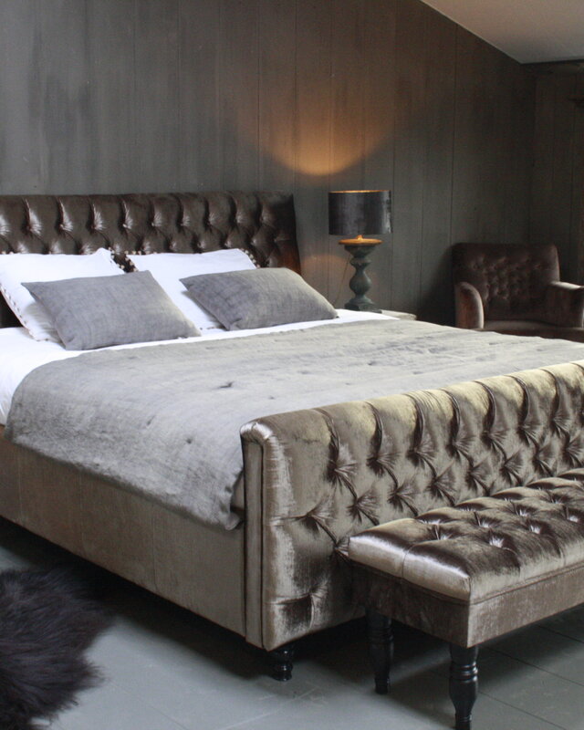 Rene Houtman Darlton Deluxe Ledikant Gecapitonneerd Velvet Light
