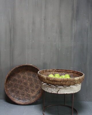 Rene Houtman Oud rieten mand India 60 x 8 cm