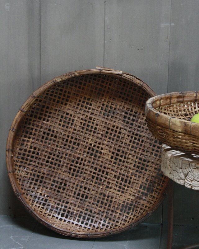 Rene Houtman Oud rieten mand India 60 x 8 cm