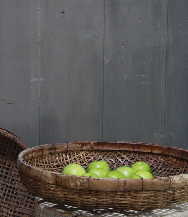 Rene Houtman Oud rieten mand India 60 x 8 cm