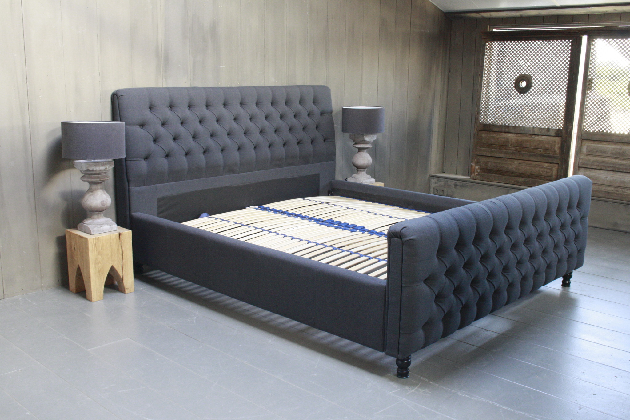Rene Houtman Tweepersoons bed Darlton gestoffeerd met capitons Antraciet
