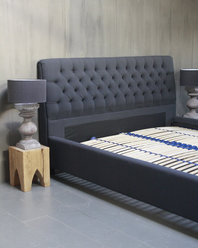 Rene Houtman Tweepersoons bed Darlton gestoffeerd met capitons Antraciet