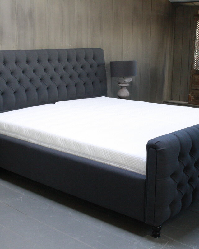 Rene Houtman Tweepersoons bed Darlton gestoffeerd met capitons Antraciet