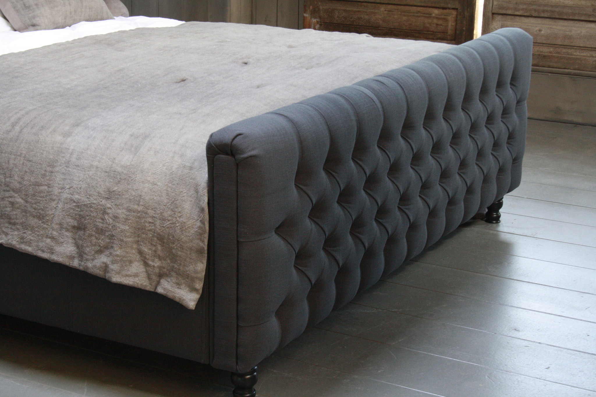 Rene Houtman Tweepersoons bed Darlton gestoffeerd met capitons Antraciet