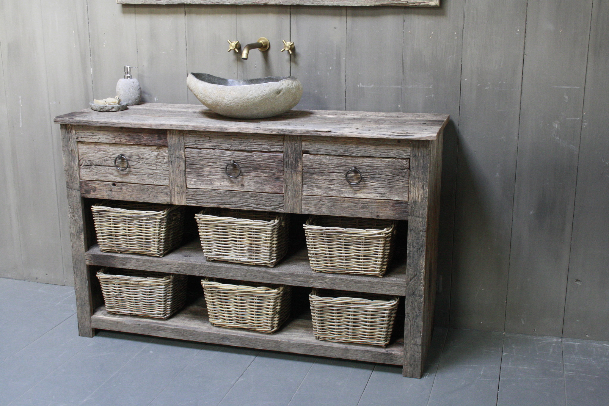 Rene Houtman Oud Eikenhouten Badkamermeubel L140 x H90 cm met 3 lades en legplanken