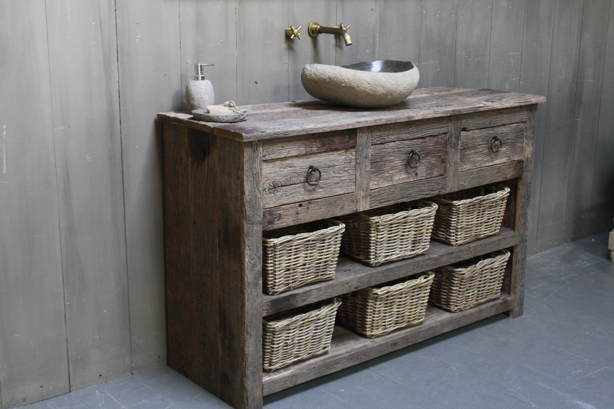 Rene Houtman Oud Eikenhouten Badkamermeubel L140 x H90 cm met 3 lades en legplanken