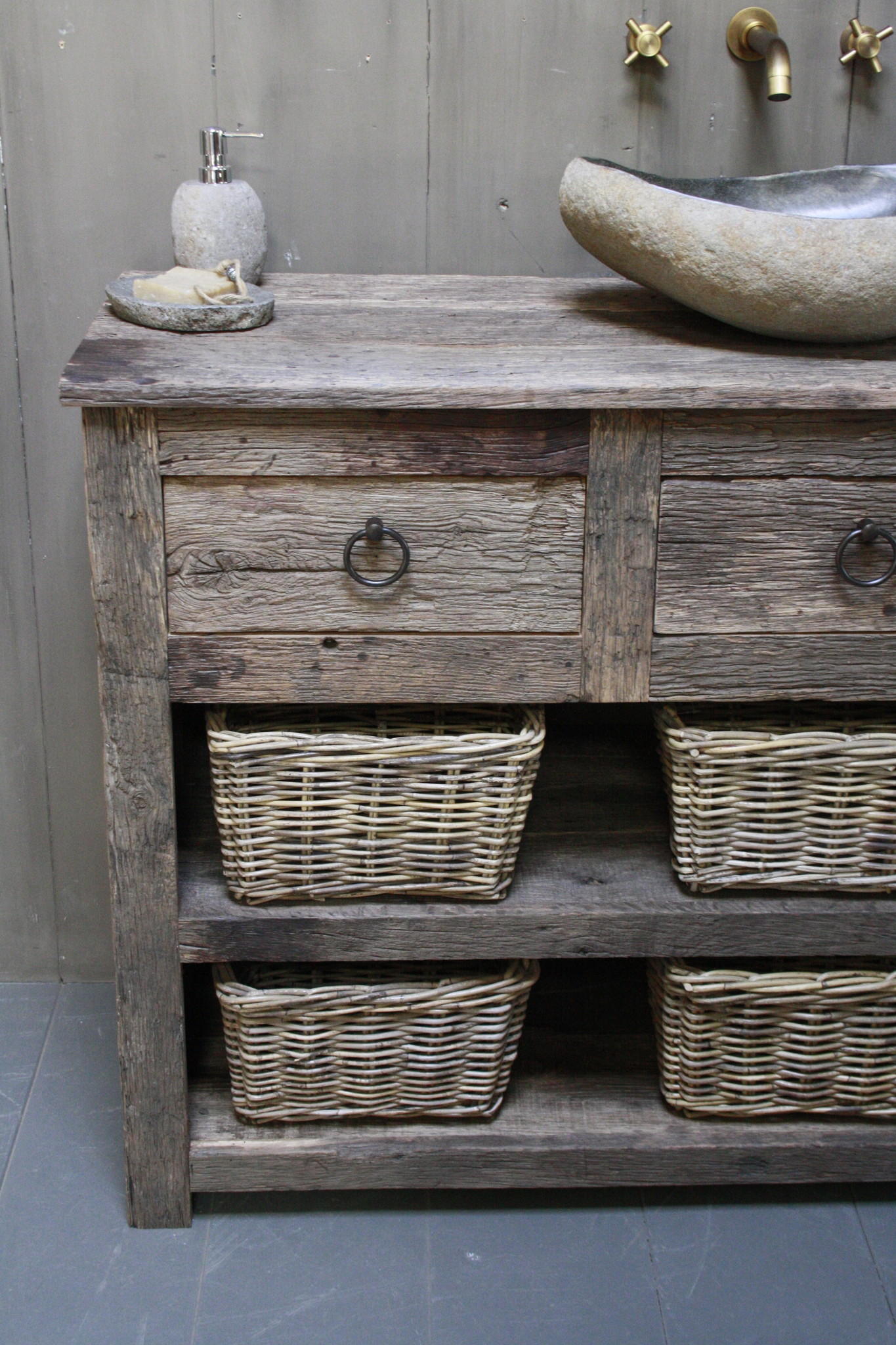 Rene Houtman Oud Eikenhouten Badkamermeubel L140 x H90 cm met 3 lades en legplanken