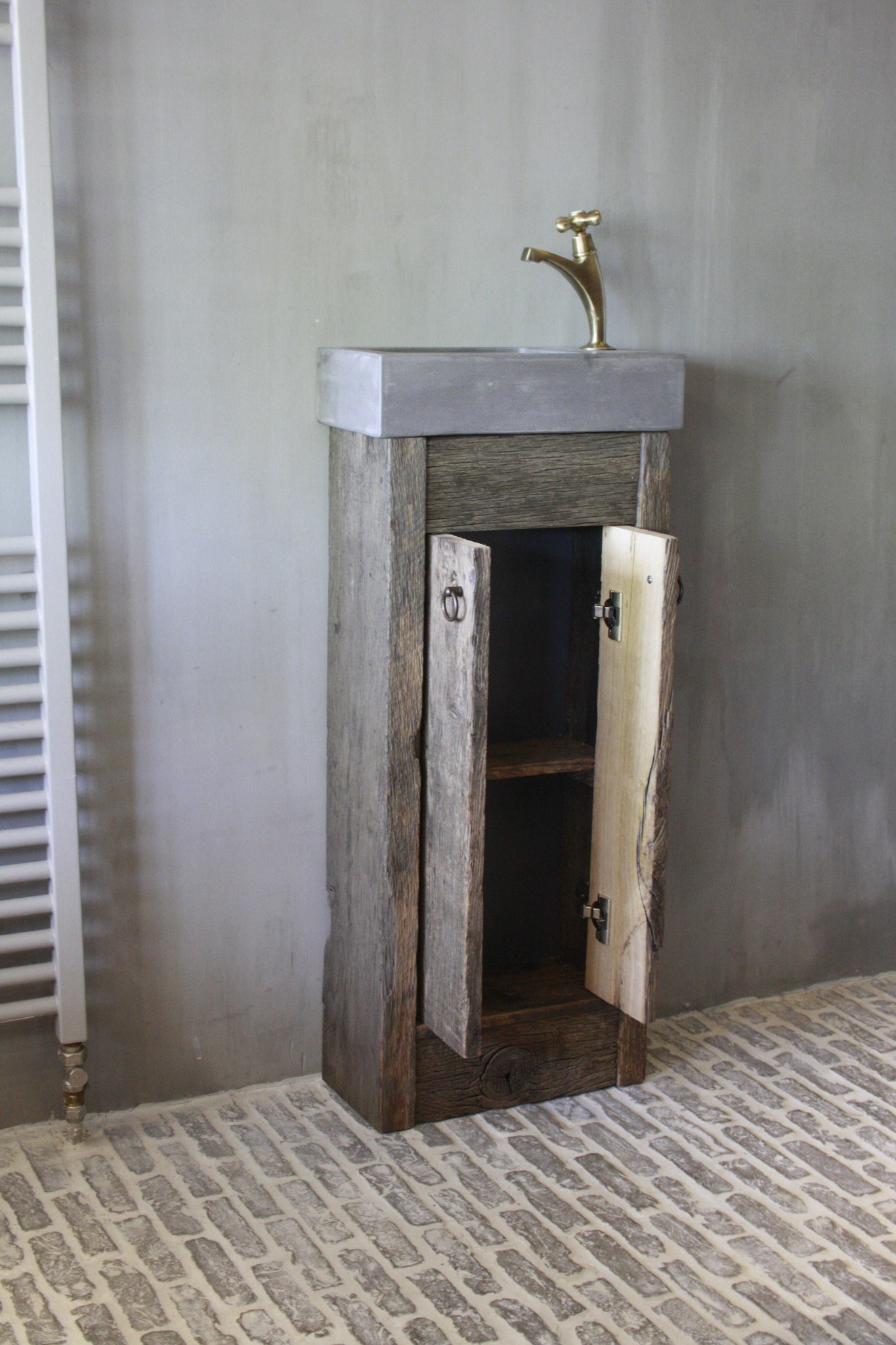 Rene Houtman Landelijk Oud Eikenhouten Geborsteld Toiletmeubel + Fontein D.grey