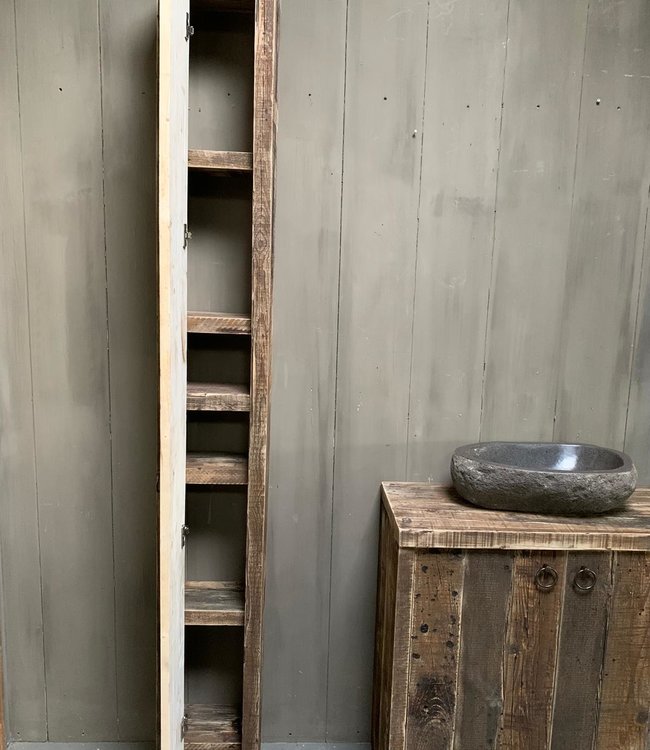 Rene Houtman Massief oud houten badkamerkast/handdoekenkast met deur