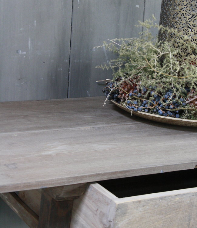 Aura Peeperkorn Oud authentiek houten tafeltje met lade H76 x B90,5