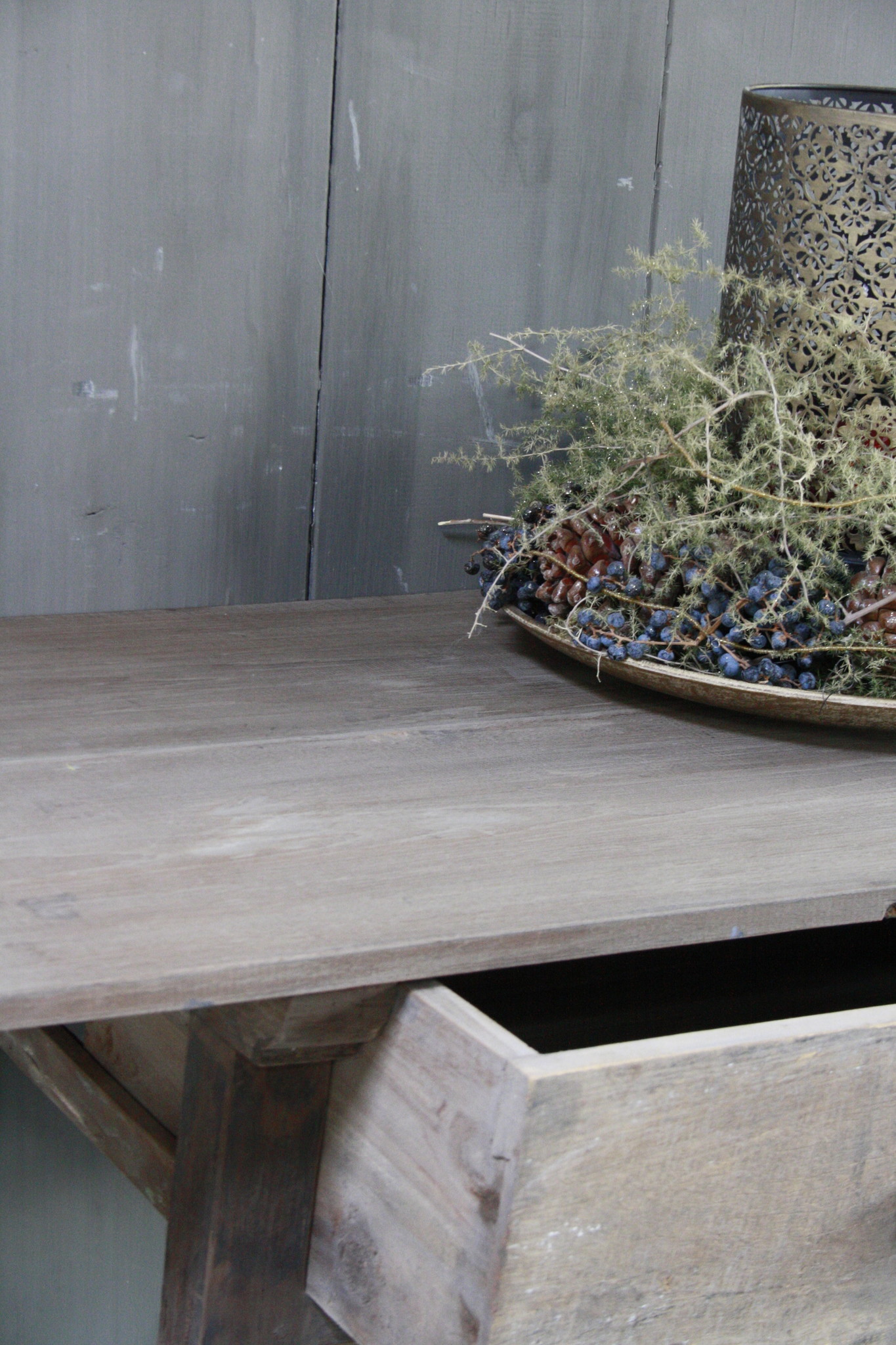 Aura Peeperkorn Oud authentiek houten tafeltje met lade H76 x B90,5