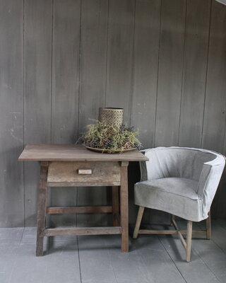 Aura Peeperkorn Oud authentiek houten tafeltje met lade H76 x B90,5