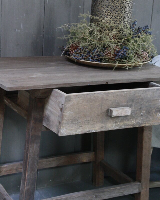 Aura Peeperkorn Oud authentiek houten tafeltje met lade H76 x B90,5