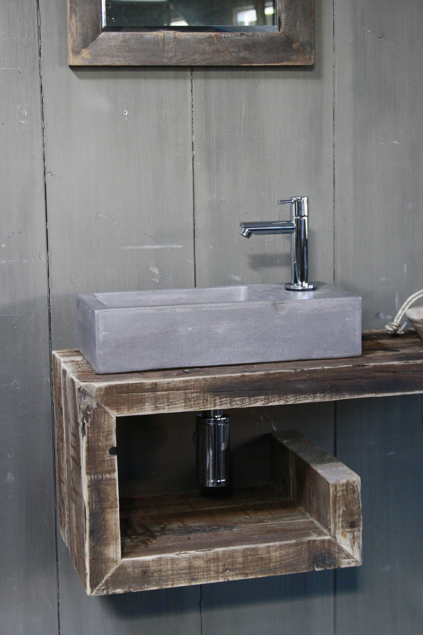 Rene Houtman Rosa - Fonteinmeubelset - Beton - Chroom