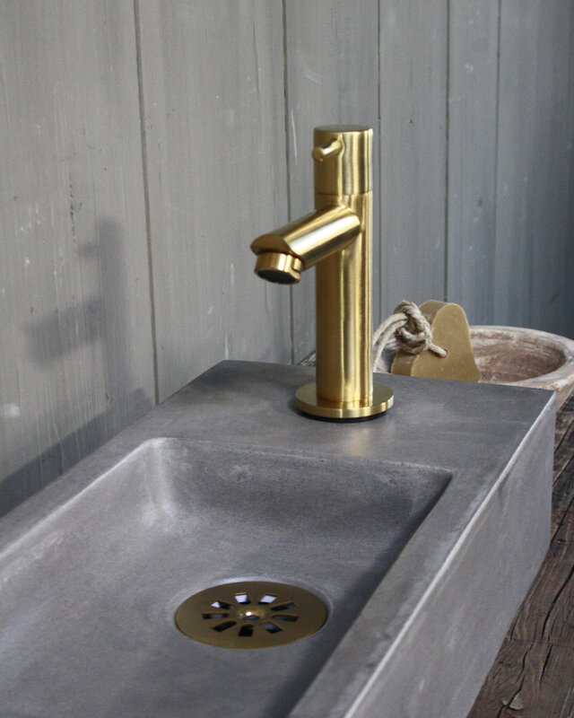 Rene Houtman Rosa - Fonteinmeubelset - Beton- Goud