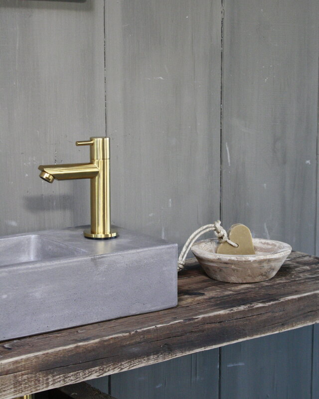 Rene Houtman Rosa - Fonteinmeubelset - Beton- Goud