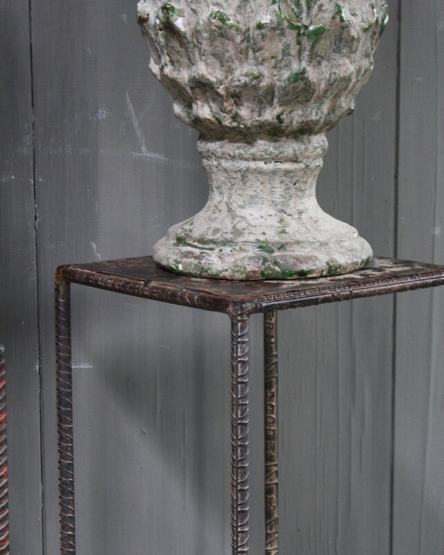 Rene Houtman ijzeren bijzettafel op pootjes H77 x B25 cm