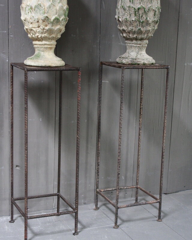 Rene Houtman ijzeren bijzettafel op pootjes H77 x B25 cm