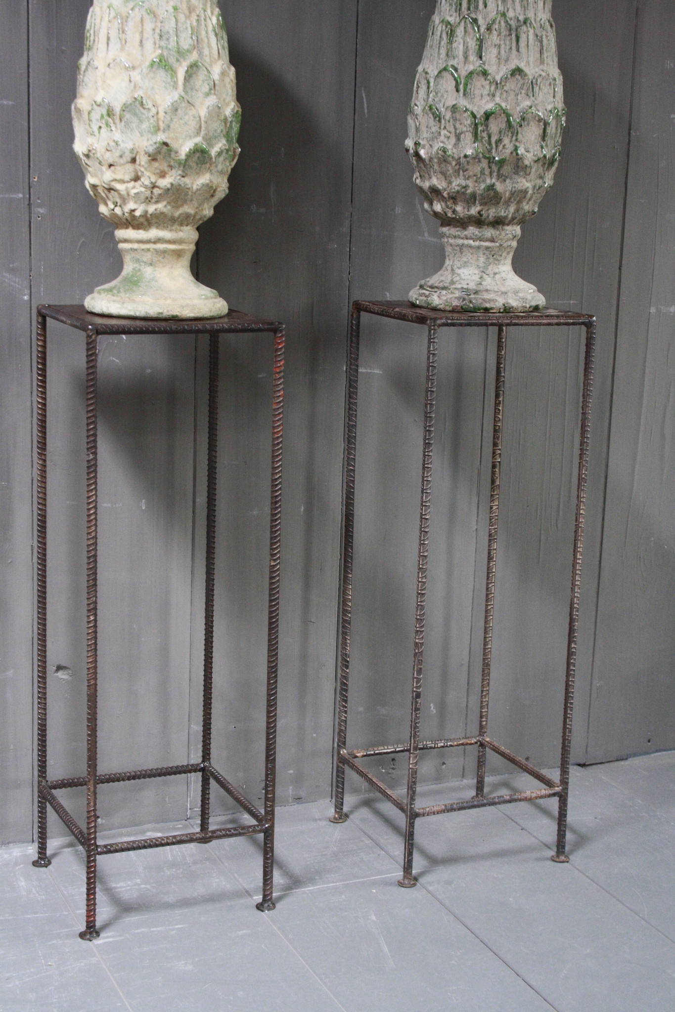 Rene Houtman ijzeren bijzettafel op pootjes H77 x B25 cm